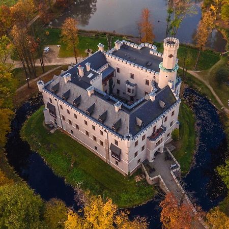 Zamek Karpniki Schloss Fischbach Lomnica  Kültér fotó