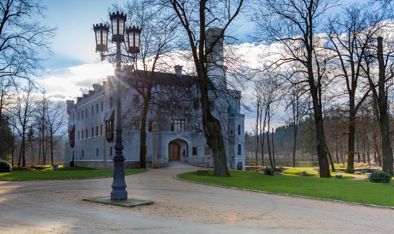 Zamek Karpniki Schloss Fischbach Lomnica  Kültér fotó