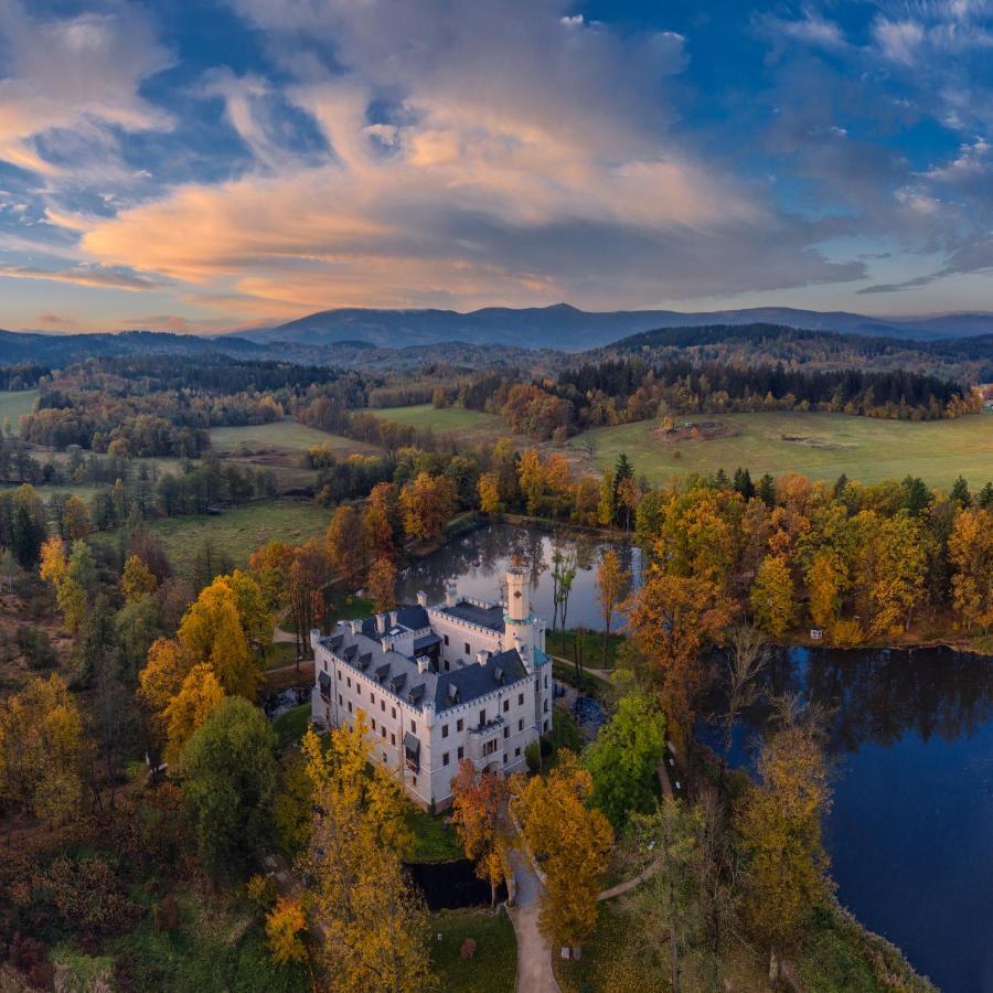 Zamek Karpniki Schloss Fischbach Lomnica  Kültér fotó